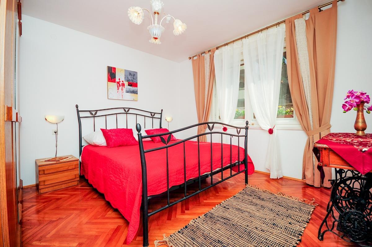 Apartments Crvena Orhideja สปลิท ภายนอก รูปภาพ